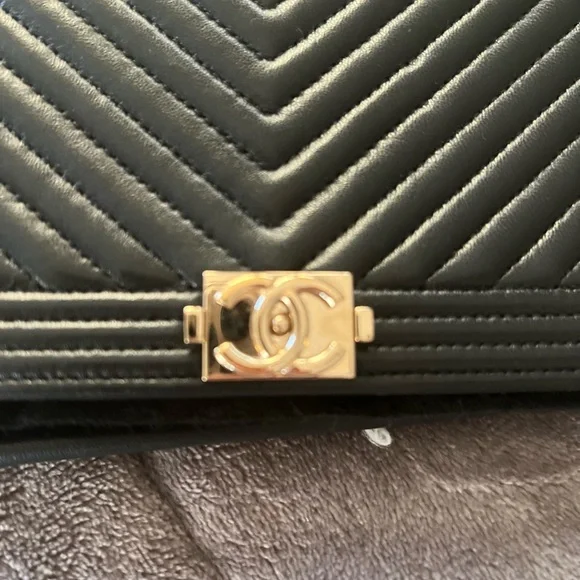 Chanel chevron, caviar leather wallet on a chain - Picture 15 of 16